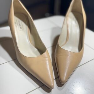 COACH Elegant Tan Leather Pumps